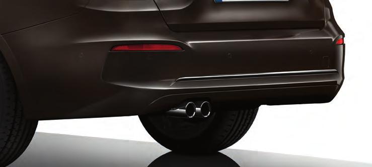 oben zeigt BMW 330i, Modell Luxury Line, Jatoba metallic (SA), PDC vorn und hinten (SA), 19"