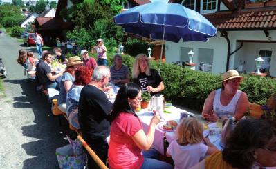 Beim IKEK-Dorffrühstück wurde viel über ein noch schöneres Neuweilnau diskutiert 35 Bürger trafen sich zum leckeren Start in den Sonntag - Wiederholung kommendes Jahr beschlossene Sache So lässt es