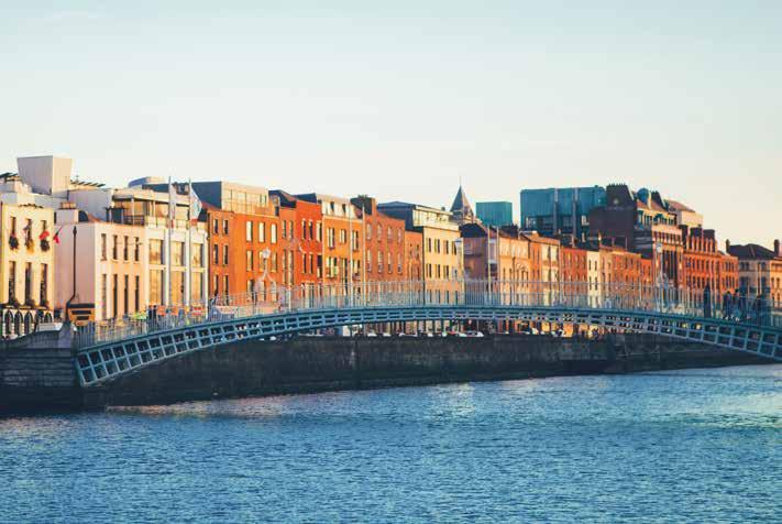 96 Irland Dublin GUINNESS UND TOURISTEN DUBLIN Erleben Sie während einem Sprachaufenthalt Dublins Sehenswürdigkeiten und die lebhafte Pub-Szene so wie es auch schon berühmte Dichter, Schauspieler und