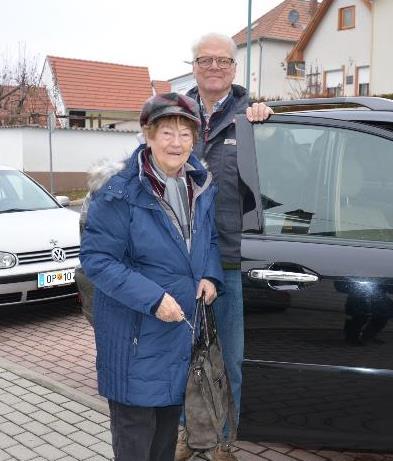 Soziale Dienste in Stoob EAM Karl Krug am Weg nach Bad Sauerbrunn mit Hannelore LANG Krank