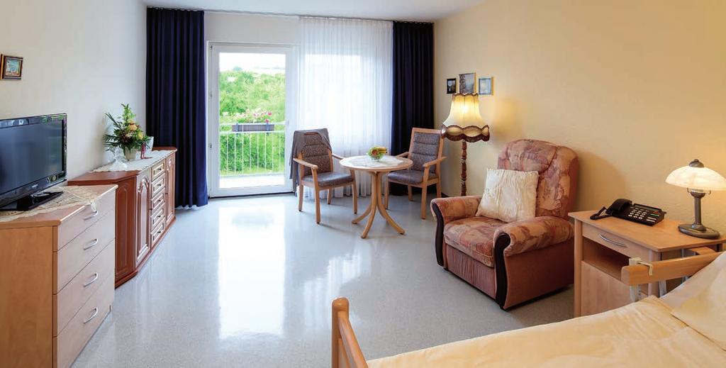 Mehr Leistung mehr Individualität Unsere Pflegezimmer Mehr Service Unsere Residenz bietet Ihnen insgesamt 160 Pflegeplätze in barrierefreien Einzelund Doppelzimmern.