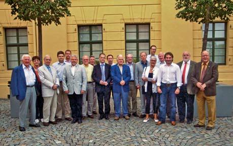 Rheinland-Pfalz Auf der Landeskonferenz in Koblenz brachten sich die Vertreter der Kreisverbände in die Diskussion um das neue Grundsatzprogramm der EUD ein. Präsidiumsmitglied Dr. Lutz Hager (6. v.