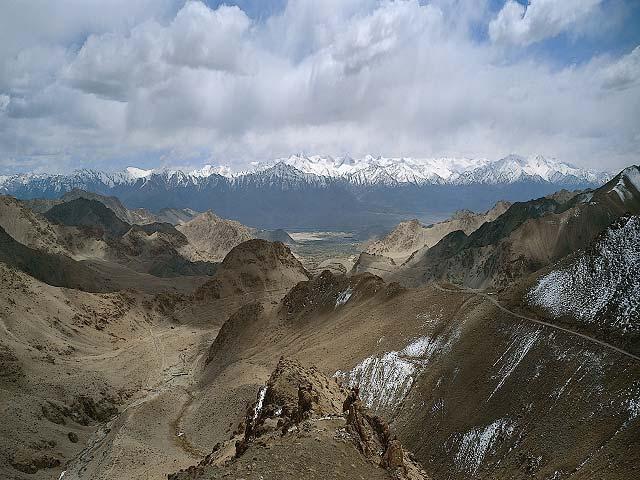 Tourcharakter + Voraussetzungen: (***) Kulturreise und Überlandfahrt nach Ladakh, max. Höhe 5065mn am Pass.