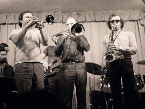 Halleluja, der Jazz ist da: Laco Deczi (links) und seine Band Celula im Keller der Krugbräu, Stegaurauch, Sommer 1974. Wolfgang Metzner aufgegeben hatte.