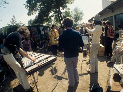 summer 1974 Legendäres Altstadtfestival: Im Sommer 1974 besuchte unter anderem der Free Jazzer Gunter Hampel die Domstadt (im Bild rechts), begleitet vom Saxofonisten Alan Praskin (in der Mitte