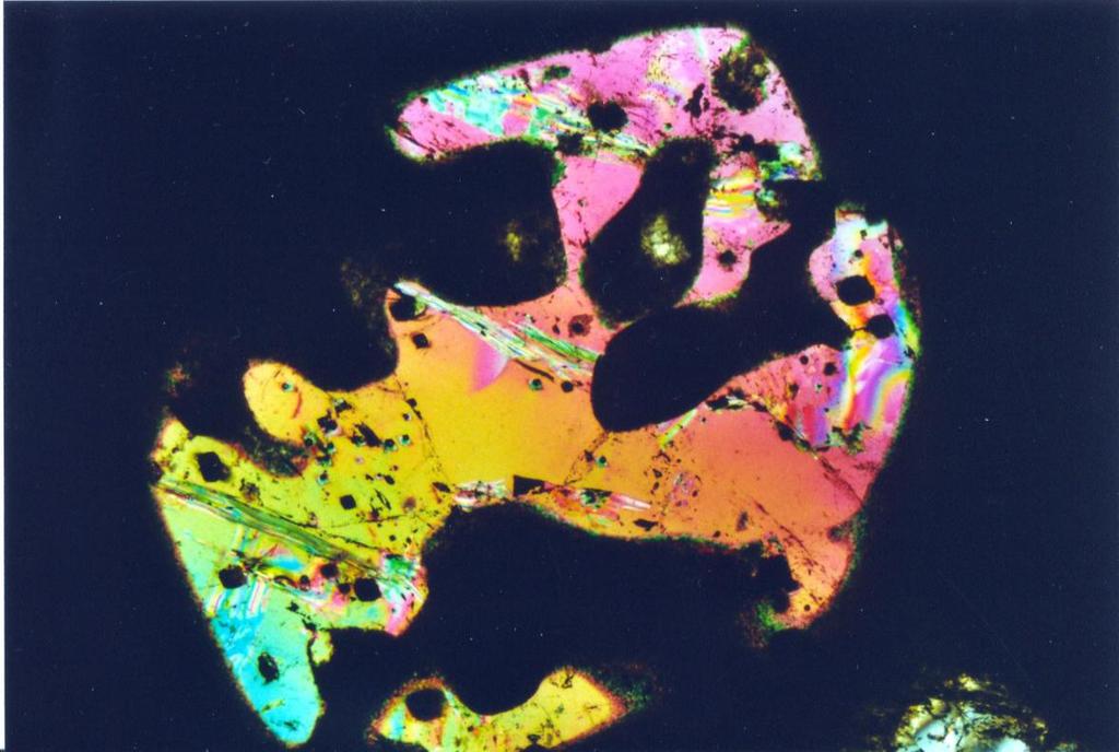 86 4.2.2 Quarzphänokristalle Die neu untersuchten und die von Dietrich (1999) analysierten Schmelzeinschlüsse stammen aus Quarzphänokristallen.
