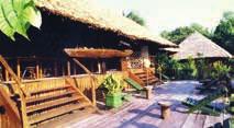 3 Bootsstunden von Manaus entfernt. Die Lodge ist komplett aus einheimischen Materialien auf Pfählen gebaut.