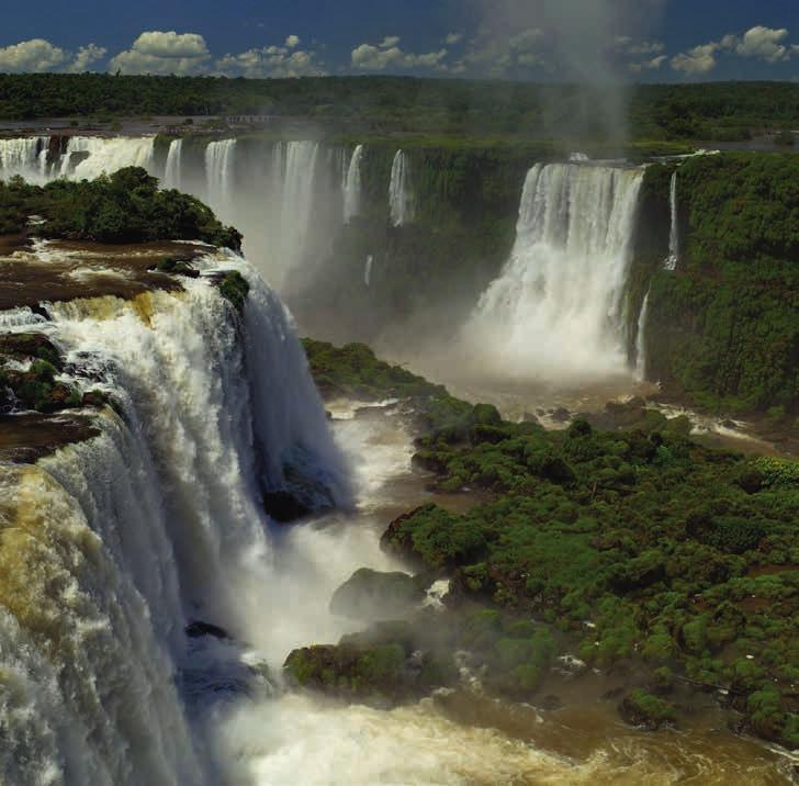 38 Erlebnis Iguaçu-Wasserfälle 3 Tage/2 Nächte Sehen Sie die Wasserfälle von zwei verschiedenen Perspektiven: Auf der brasilianischen Seite haben Sie einen Panoramablick, während Sie auf der