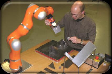 Anlagen Roboter getrennt vom Menschen Assistenzroboter Bild: ims/zhaw Montagehilfe