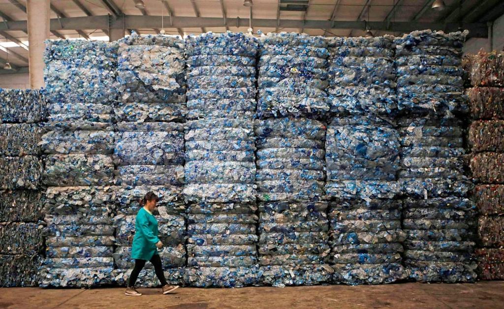 Plastikmüll in den Weltmeeren Der Müll stammt auch von uns! China importierte im Jahre 2017 ca.