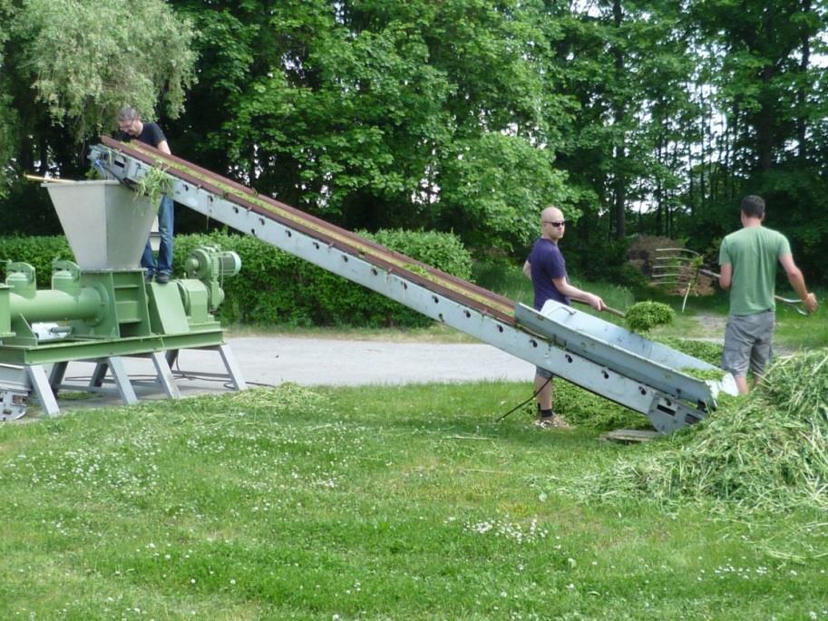 Example green biomass: Grass processing with a screw press into juice and pellet 18 Lactat