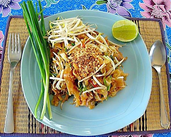 Fried rice "America" 120 Baht Pat Thai Gai