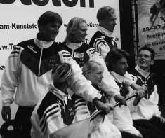 WM-Teilnehmer 2003 Deutscher Bundestrainer Klaus Rohlen (hinten links) mit seinen Kajak Einer Damen und