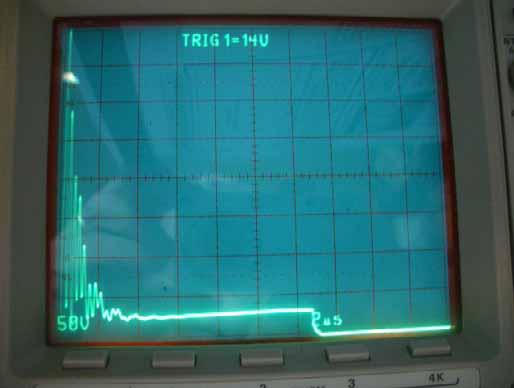 TPU=ECD Seite 37 von 64 Abb. 11 Sich addierende RE-Impulse am Beginn des Signals bei 1 Pulsfrequenz In diesem Bild (11) sieht man RE-Spitzen (ca. 400V max.) am Anfang des Signals. Sie dauern ca.