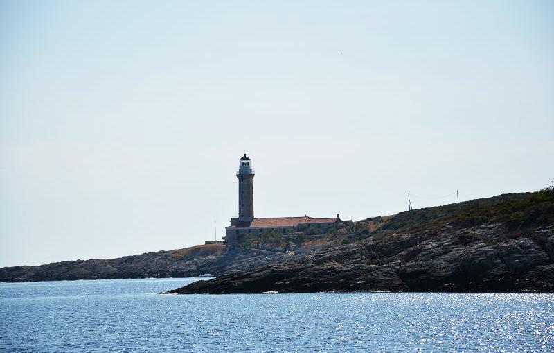 Die Insel Vis liegt 32 Seemeilen vom Festland entfernt. Vis ist damit die am weitesten vorgelagerte Insel der Adria.