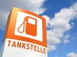 067 In der Tankstelle An einem Kiosk n (in der Vorkassenzone beim Eingang eines Supermarktes oder Discounters) In Metzgereifachgeschä]en (nicht im Supermarkt) ] (in der Vorkassenzone beim Eingang