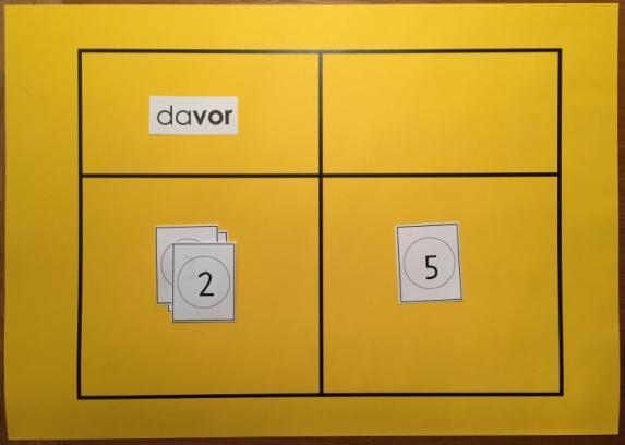 6 Vergleichen von jeweils zwei Zahlenkarten. Material: Zahlenkarten von 1-20 / Sortiertafel In das rechte Feld der Sortiertafel wird eine Zahlenkarte gelegt.