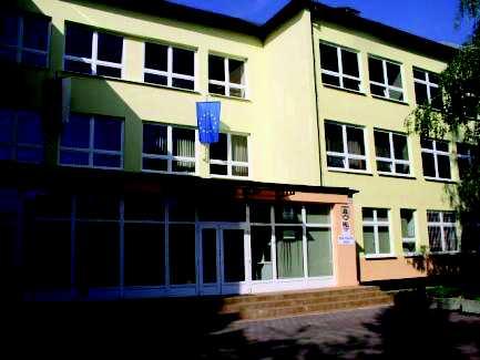 3 Vlastné zameranie školy Stredná odborná škola drevárska, ul. Lúčna 1055 sa nachádza v južnej časti mesta Vranov nad Topľou, kde je najvyššia koncentrácia obyvateľstva nášho mesta.