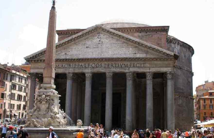 Unter dem Kaiser Hadrian wurde zu ihren Ehren das Pantheon errichtet.