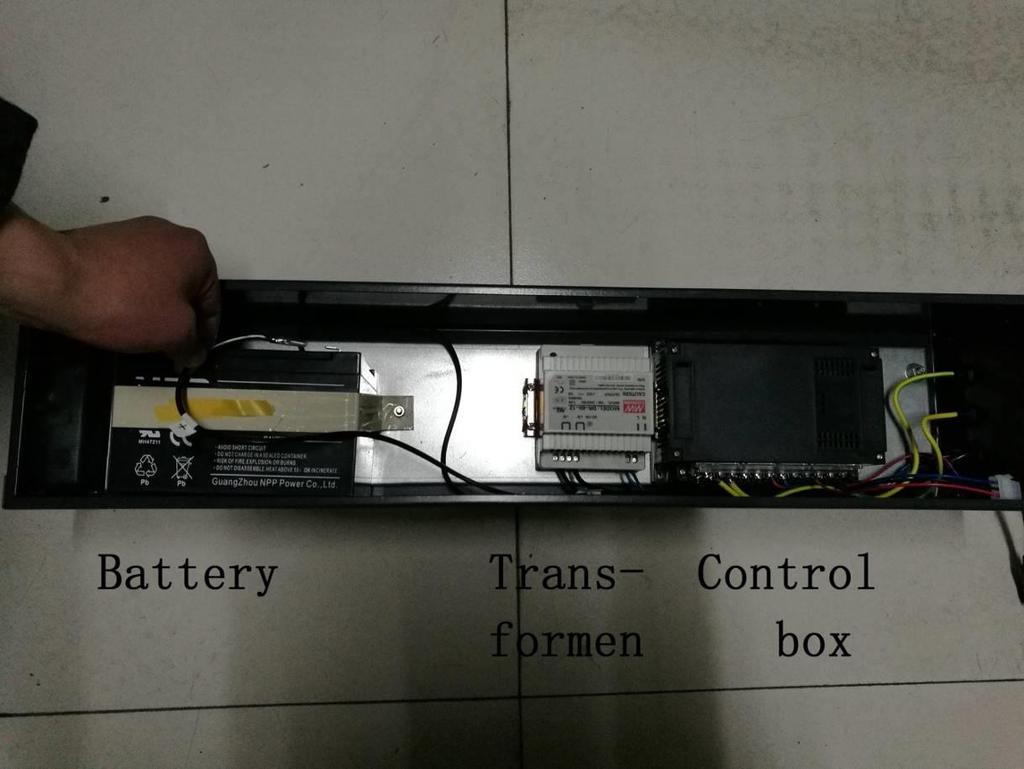 Kabel für Batterie darf nur angeschlossen werden