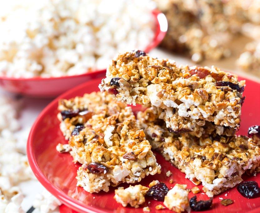 POPCORN- FRÜCHTE- RIEGEL ZUBEREITUNG Ein Backblech mit Back- oder Pergamentpapier auslegen. Das Popcorn wie gewohnt mit dem Popcornloop, allerdings ohne Zucker oder Salz zubereiten.