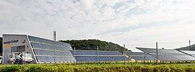 Beispiel: Große Solarthermie / Photovoltaik 9 Freiflächen-Solarthermie Eigennutzung von Solarstrom (Aufdachanlage / BIPV)
