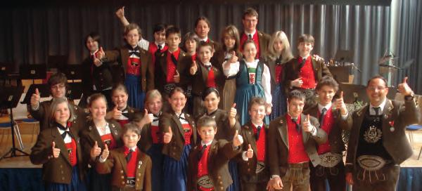 Auch heuer wird der Kids Club am 1. April wieder in Tracht daran teilnehmen und als eines der wenigen vereinseigenen Jugendorchester Amras würdig vertreten.