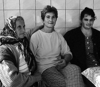 3 Bosnien-Herzegowina IAMANEH SCHWEIZ Fr. 50 000. Frauenhaus für gewaltbetroffene Frauen Auch 15 Jahre nach dem Krieg konnte Bosnien-Herzegowina keine stabile Gesellschaft aufbauen.