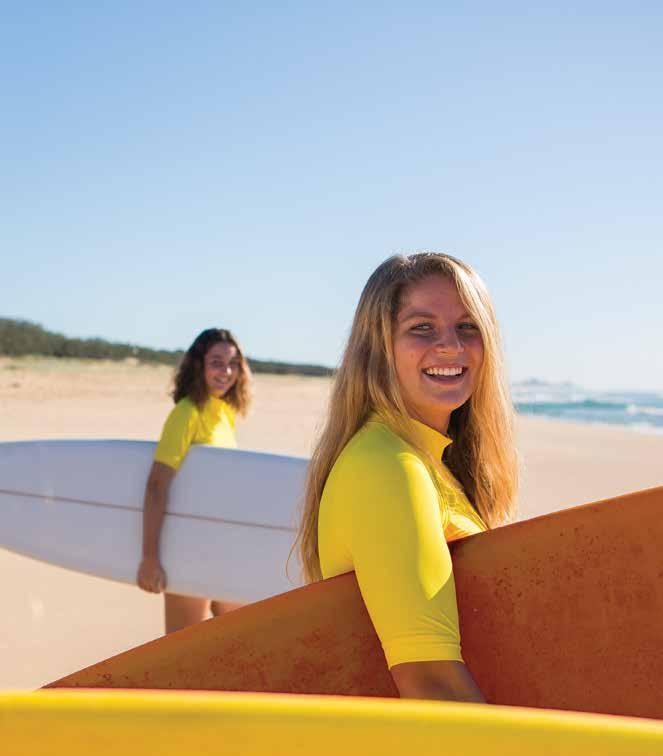 Bondi Beach und Katamaran Törn Heute geht s zu Sydneys berühmtesten Strand Bondi Beach! Wir steigen gemeinsam auf Surfbretter und üben uns im Wellenreiten.