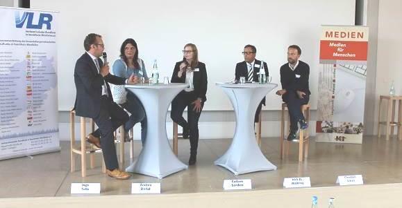 Aufmerksame Teilnehmer beim Medientreff 2015 Intensive Diskussionen ergaben sich mit den Panelteilnehmern, die alle eine ganz eigene Sicht auf den Lokalfunk in NRW einbrachten.