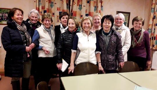 Elisabeth Rexeis Mütterrunde zu Besuch Die Frauen-Gruppe von Wilfriede Linder aus Schladming, die sich schon über Jahrzehnte hindurch trifft, war am 26. März zu Gast bei uns im Pfarrhof Haus.