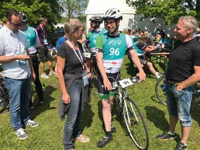 Sport und was sonst noch wichtig ist Sven Arndt mag den Fahrrad-Sport Ich fahre sehr gerne Fahrrad. Auch bei Wettkämpfen. Bis jetzt bin ich bei Wettkämpfen in Deutschland dabei.