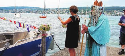 KILCHBERGER Mittwoch, 15. August 2018 KULTUR &LEBEN 15 Tauchclub Glaukos Clubboot «Argo» feierlich getauft Am 16. Juni war essoweit: Das neue Clubboot «Argo» konnte getauft werden.