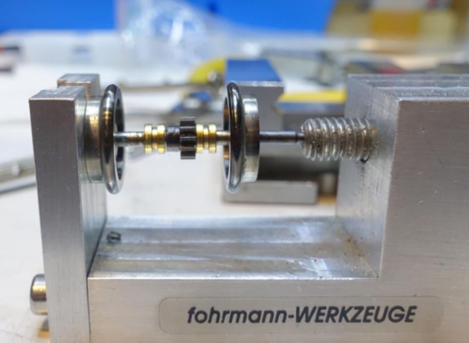 Fohrmann- Werkzeug Die Achsen mit Radringen werden auf 12,2 mm eingestellt, die