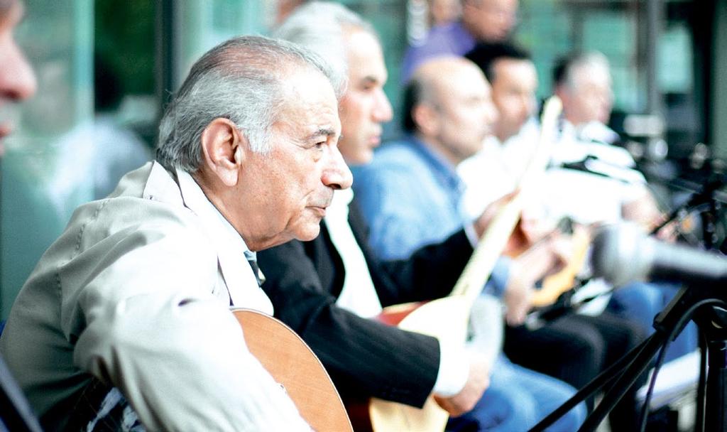 Ein Stück Heimat in der Fremde Über türkische Musik Für ungeschulte Ohren mag jede Art von türkischer Musik gleich klingen.