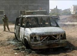 Das ausgebrannte Fahrzeug (Foto mit Genehmigung des IDF-Pressesprechers, 24. Oktober). ii) 14.