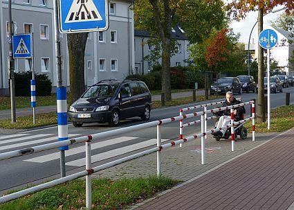 Gehwegüberfahrten) vermindert werden kann. Im Zusammenhang mit einem Fußgängerüberweg sind Schulausgang Breite Straße in Mainz.
