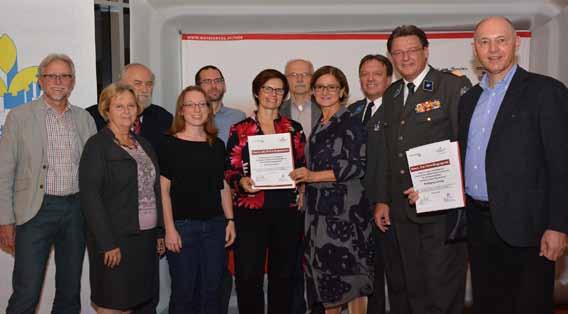 Unsere Heimat November 2016 33 WIN HENRI - der Freiwilligenpreis Henri. Der Freiwilligenpreis wurde erstmals in Niederösterreich für besonderes Engagement in unterschiedlichsten Kategorien vergeben.