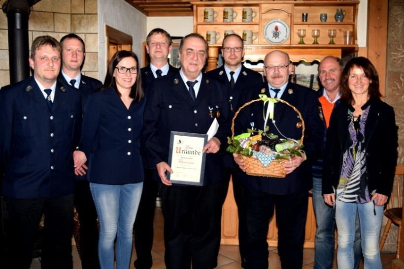 An den Beginn dieser Partnerschaft erinnerten der Ebnether Kommmandant Dieter Schmiedel und Olaf Linder, Vorstandsmitglied der Feuerwehr in Ehrenfriedersdorf.