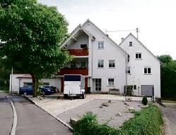 500, LB-Neckarweihingen: 3 1 /2-Zimmer- Wohnung, ca. 56 m 2 Wohnfläche, gepflegt, vermietet, Terrasse, Stellplatz, V, 101 kwh, D, Gas-ZH, Baujahr 1986 Berater: D. Heinold 165.