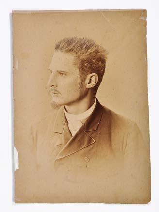 Rechts: Portrait-Fotografie aus dem Jahre 1888 von Photograph Dr. Szekely, Wien.