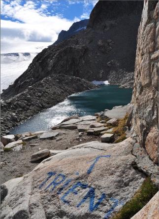 Etwas wackelig, aber doch zügig ging es die ersten Meter auf dem Gletscher Richtung