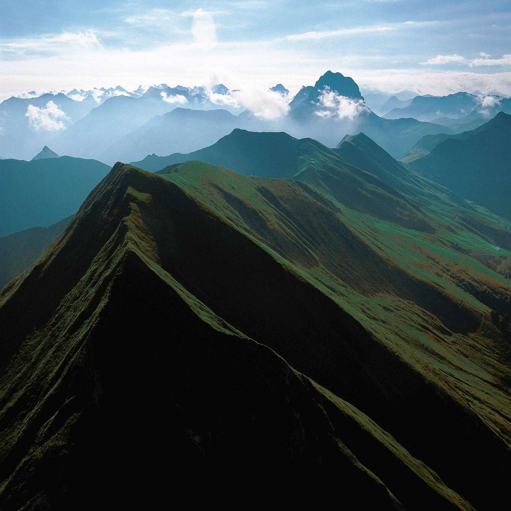Untschenspitze Das Bergmassiv des Widderstein (großes Bild) bildet den südlichen Rahmen für das Kleinwalsertal in Vorarlberg und ist ein Teil