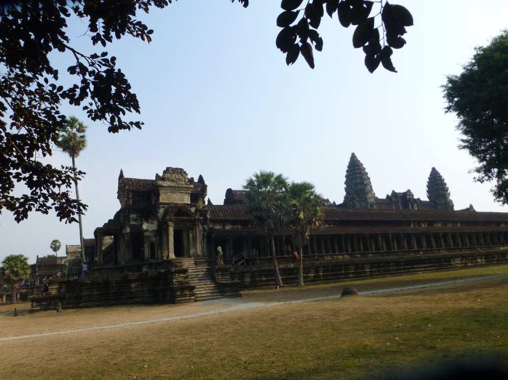 10 Foto 6. Die Tempelruinen Angkor Wat bei Siem Reap.