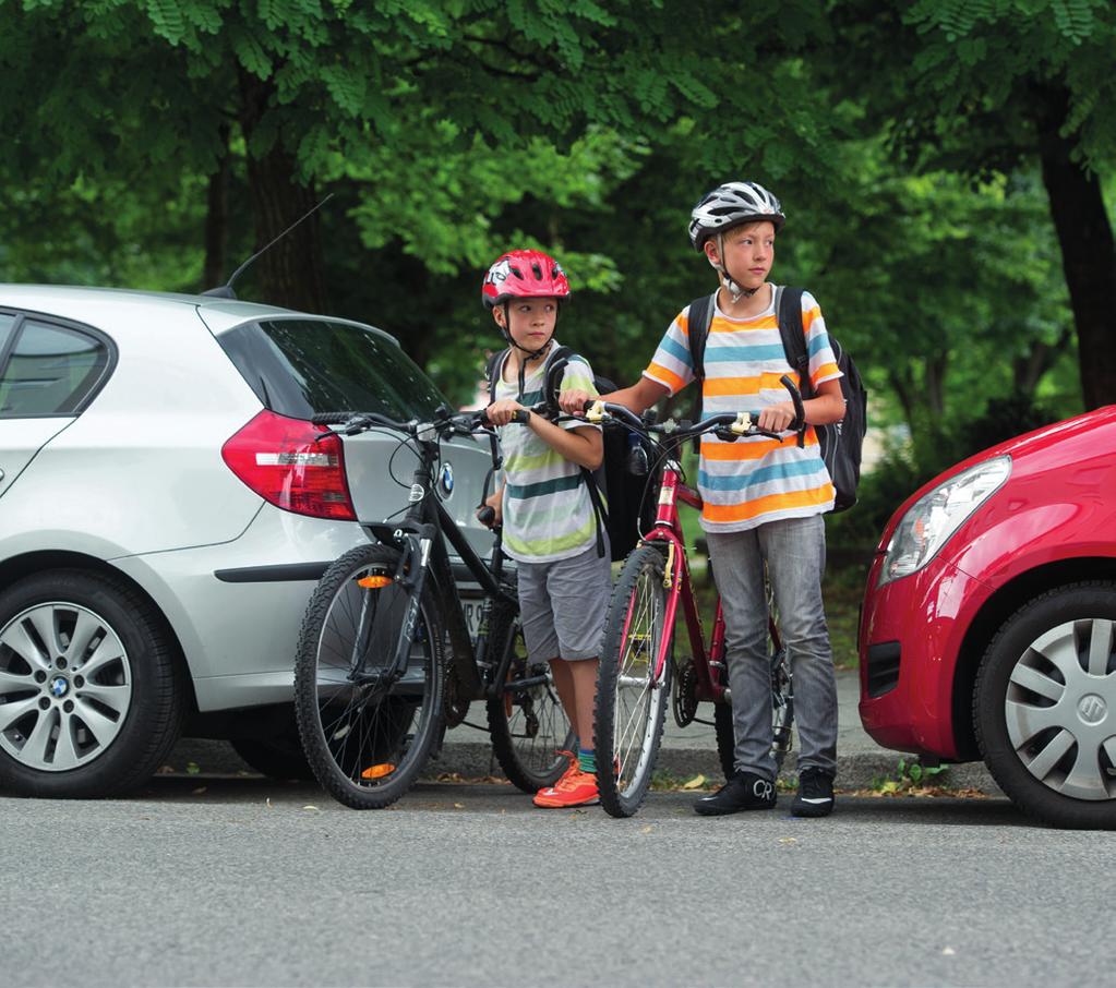 Bringen Sie Ihre Kinder statt mit dem Auto zu Fuß oder mit dem Fahrrad zum Unterricht.