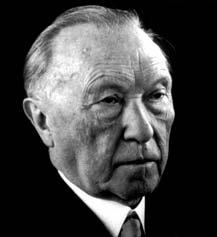 GE Lösung Lösung Folie 5 Die Ära Adenauer 1949 bis 1963 (1) Adenauers Kanzlerdemokratie ➊ Schreibe einen kurzen Lebenslauf über Konrad Adenauer.