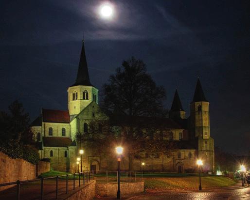 Herzlich willkommen Lange Nacht der Kirchen in Hildesheim zur ersten Langen Nacht der Kirchen in Hildesheim: 19 evangelische und katholische Kirchengemeinden öffnen für einen Abend lang ihre Türen