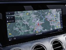 Nur mit Vorrüstung für Mercedes-Benz SD-Karten-Navigation (355) Enthalten in Mercedes-Benz SD-Navigations-Paket (61P) Mercedes-Benz SD-Navigations-Paket Onlinefähiges Infotainmentsystem, inklusive