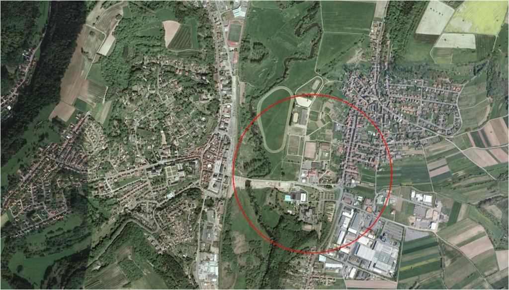 Abb. 7 Projektstandort, Abgrenzung des ZVB* in der Stadt Blieskastel (schematische Darstellung) ZVB 500m-Radius Projektstandort Quelle: Google Earth Pro,