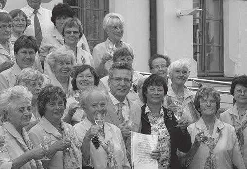 Ehrungen Die Chorgemeinschaft Coswig/Weinböhla erhält 2015 die Zelterplakette Anke Herzog, OSCV Unsere Chorgemeinschaft Coswig/Weinböhla e.v. besteht aus ca. 65 Sängerinnen und Sängern.